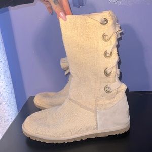 UGGS Women size 8. Cream lace up.